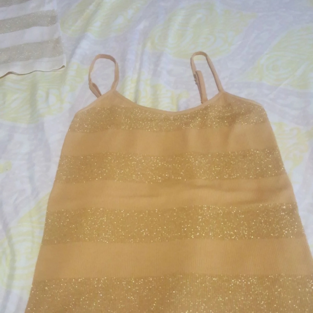 Tops - Picture 4 of 5